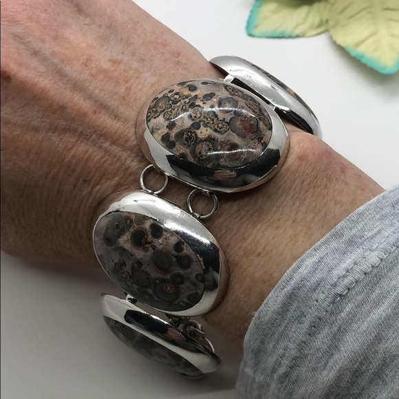 Unique stone and sterling bracelet - Picture 9 of 9